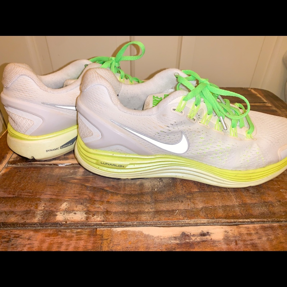 Women’s Nike shoes size 9.5